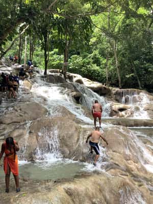 imagem n.2 de Falmouth: Dunn's River Falls e White River Tubing Combo atividade em Ocho Rios, carregada pelo fornecedor