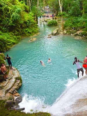 imagem n.2 de Montego Bay: Viagem ao Blue Hole, Secret Falls e Dunn's River Fall atividade em Jamaica, carregada pelo fornecedor