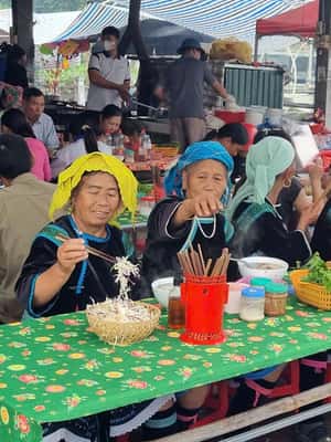 2. attēls no Lai Chau: Svētdien krāsains San Thang etniskais tirgus aktivitātes Sapa, augšupielādējis partneris