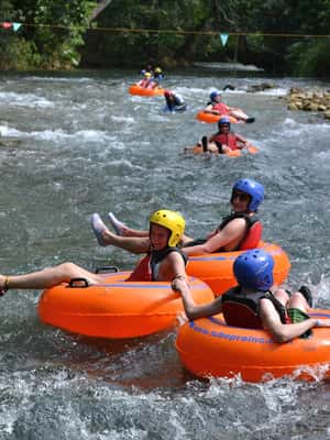 imagem n.2 de Falmouth: Jungle River Tubing e Bamboo Beach Club com almoço atividade em Condado de Cornwall, carregada pelo fornecedor