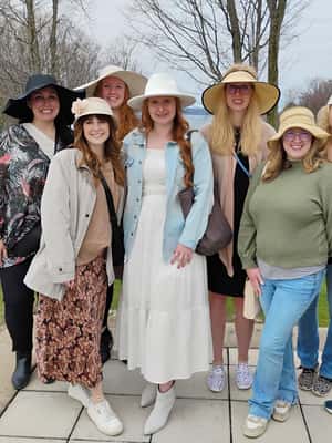 слика бр. 2 од ПУТ ЗА ДЕВОЈКЕ НЕ АУТОБУСОМ Винска тура Траверс Цити Олд Миссион активности у месту Мицхиган коју је отпремио пружалац активности