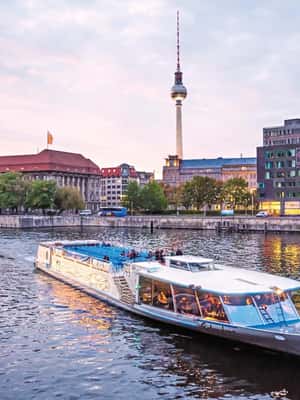 Bild Nr. 2 von Berlin: Hop-On/Hop-Off-Bus mit optionaler Bootsfahrt Aktivität in Berlin, hochgeladen vom Anbieter