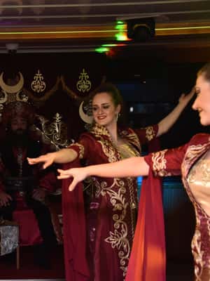 bild nr.2 av Istanbul: Middagskryssning på Bosporen med turkisk nattföreställning aktivitet i Istanbul, uppladdad av arrangören