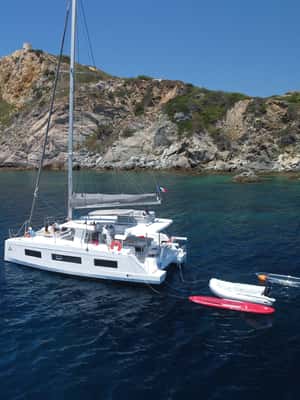 imaginea n.2 a activității Plecare de la BRUSC apus de soare pe catamaran cu vele în Six-Fours-les-Plages, încărcată de organizator