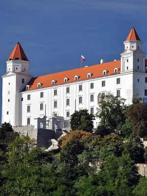 imagem n.2 de Viagem de um dia de Praga a Bratislava via Telč e regresso atividade em Bratislava, carregada pelo fornecedor