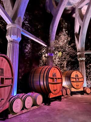 imagem n.2 de Visita privada aos Alpilles, degustações e restaurante bistronómico atividade em Les Baux-de-Provence, carregada pelo fornecedor