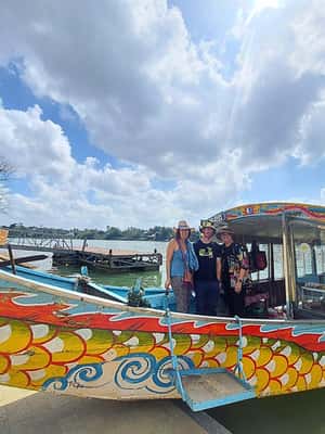 Hue: Passeio de barco-dragão, rio Perfume, pagode e túmulo real