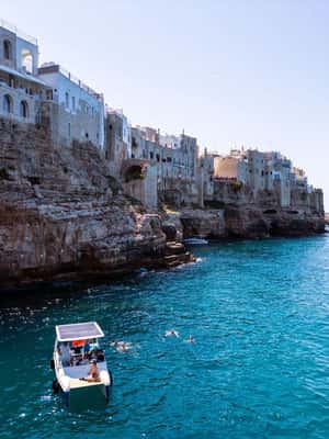 Image N°2 de Polignano a Mare : Excursion en bateau écologique avec plongée en apnée et grottes activité à les Pouilles, publiée par le prestataire