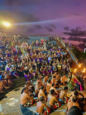 imagem n.2 de Bali: Passeio pela praia e pelo templo ao pôr do sol com show de dança do fogo atividade em Bali, carregada pelo fornecedor