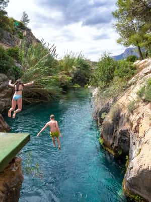 imagen n.º 2 de Desde Alicante/Benidorm: Excursión a las Cascadas de Guadalest y Algar actividad en Callosa de Ensarriá, subida por el proveedor