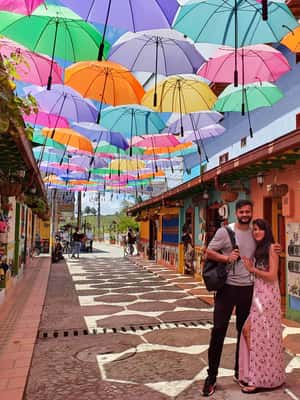 imagem n.2 de De Medellín: Tour particular à rocha El Peñón e à cidade de Guatapé atividade em Guatapé, carregada pelo fornecedor
