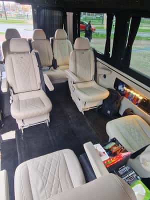 изображение номер 2 мероприятия VIP-трансферы в Амстердаме в городе Лиссе, загруженное организатором