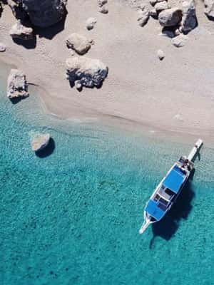 Antalya içindeki Antalya/Kemer: Çamur Banyolu Porto Genoese Tekne Turu etkinliğinin tedarikçi tarafından yüklenen 2 no'lu görseli