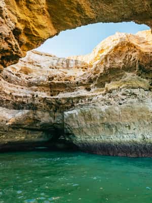 afbeelding n.2 van Vanuit Albufeira: Sunset Cruise en Strand BBQ met Open Bar activiteit in Olhos de Água, geüpload door aanbieder