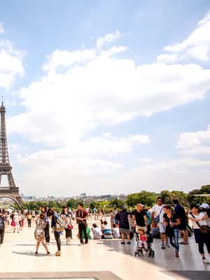imagem n.2 de Paris: Acesso à Torre Eiffel por elevador e cruzeiro pelo Rio Sena atividade em Paris, carregada pelo fornecedor