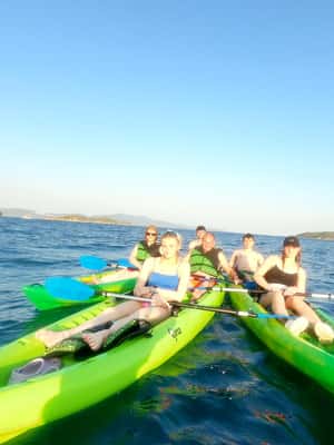 imagen n.º 2 de Skiathos: Excursión guiada en kayak de mar con parada para nadar actividad en Ciudad de Skiathos, subida por el proveedor