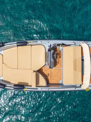 Santorini: Motor Boat Full-Day or 5-Hour Rental