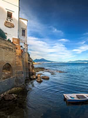 imagem n.2 de Nápoles: Tour particular panorâmico em Vintage Fiat 500 ou 600 atividade em Nápoles, carregada pelo fornecedor