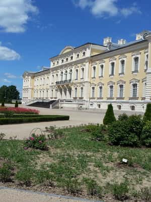 imagem n.2 de Vilnius: Colina das Cruzes, Palácio Rundale, Castelo Bauska atividade em Distrito de Rundale, carregada pelo fornecedor
