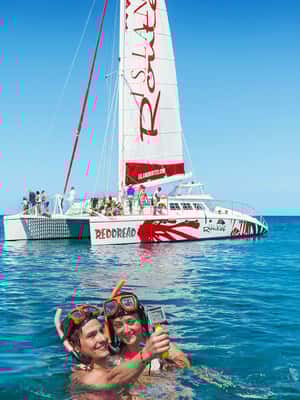 imagem n.2 de Montego Bay: Cruzeiro Reggae Catamaran 18+ com bar aberto atividade em Montego Bay, carregada pelo fornecedor
