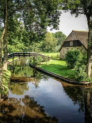 image n.2 of From Amsterdam: Giethoorn Sightseeing Tour and Canal Cruise activity in Amsterdam, uploaded by supplier