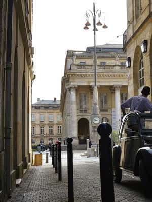 image n.2 of Bordeaux: Private Tour in a Citroën 2CV 45min activity in Bordeaux, uploaded by supplier
