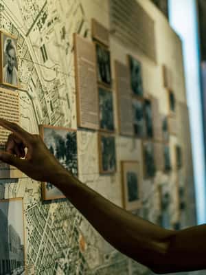 gambar no.2 daripada Cape Town: Tiket Masuk Skip-the-line Muzium Daerah Enam aktiviti di Cape Town, dimuat naik oleh pembekal