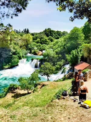 Splitből és Trogirból: Krka vízesések egynapos túra csónakázással
