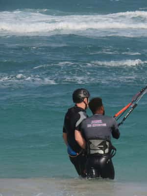 imagem n.2 de Sal: Aulas de Kitesurf atividade em Santa Maria, Cabo Verde, carregada pelo fornecedor