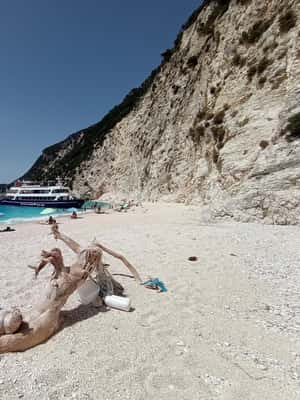 imaginea n.2 a activității De la Nydri: Excursie cu barca spre Kefalonia și Ithaki cu oprire pentru înot în Grecia de Vest, încărcată de organizator