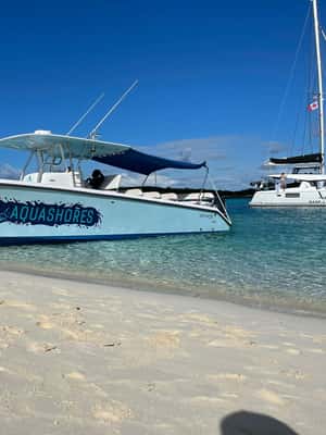 Image N°2 de De Nassau: excursion en bateau à moteur Exuma et Pig Beach avec déjeuner activité à Nassau, Bahamas, publiée par le prestataire