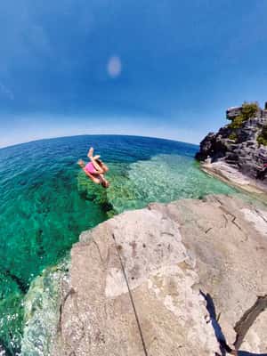 image n.2 of From Toronto: Bruce Peninsula Guided Hiking Day Trip activity in Ontario, uploaded by supplier