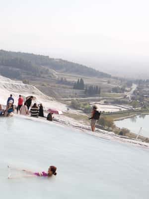 Bild Nr. 2 von Von Izmir aus: Pamukkale Tagesausflug mit Mittagessen Aktivität in Pamukkale, hochgeladen vom Anbieter
