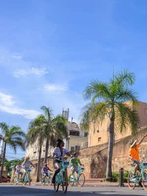 imagem n.2 de Santo Domingo: Passeio guiado de bicicleta pelo bairro Ciudad Colonial atividade em Santo Domingo, carregada pelo fornecedor