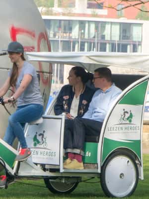 imagem n.2 de Tour pelos destaques de Münster com guia de riquixá atividade em Münster, carregada pelo fornecedor
