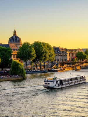 Bild Nr. 2 von Von Notre Dame zum Jardin du Luxembourg: Privater Spaziergang durch das historische Paris Aktivität in Paris, hochgeladen vom Anbieter