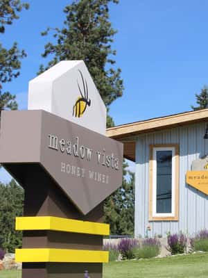image n.2 of Kelowna: E-Bike Bee Tour w/ Tastings, Lunch, and Audioguide activity in Kelowna, uploaded by supplier