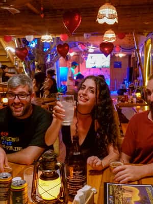 imagem n.2 de Ilha de Panglao Bohol: Pub Crawl de Alona Beach com bebidas atividade em Visayas, carregada pelo fornecedor