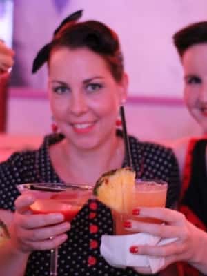 imaginea n.2 a activității Berlin: Bilet Knutschfleck cu spectacol de varietăți și cină în Berlin, încărcată de organizator