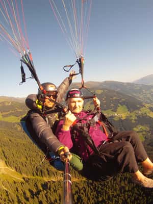 Bild Nr. 2 von Mayrhofen: Höhenflug über den Bergen von Mayrhofen Aktivität in Mayrhofen, hochgeladen vom Anbieter