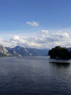 imagem n.2 de Viena: Viagem de um dia a Hallstatt, Salzburgo, Melk, Alpes e Lagos atividade em Alta Áustria, carregada pelo fornecedor