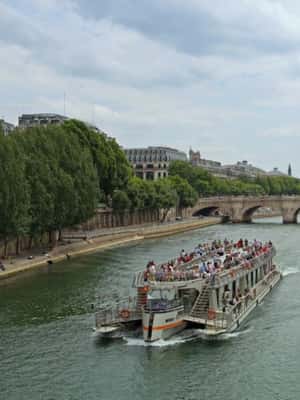 Bild Nr. 2 von Paris: Katakomben, Audioguide und Flusskreuzfahrt Option Aktivität in Paris, hochgeladen vom Anbieter