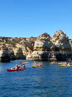 imagen n.º 2 de Lagos: tour guiado en kayak actividad en Lagos, Portugal, subida por el proveedor