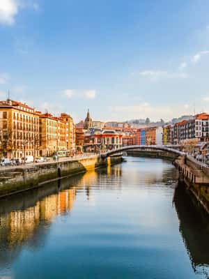 Immagine nº 2 di Bilbao: tour panoramico in barca di 1 o 2 ore attività a Bilbao, caricata dal fornitore