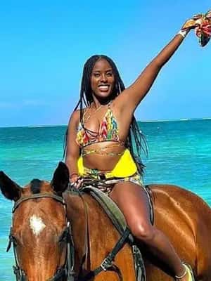 imagem n.2 de Transporte para o passeio a cavalo e natação em Chukka atividade em Montego Bay, carregada pelo fornecedor