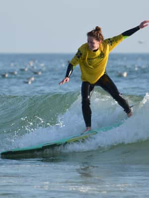 Porto: Surf Lesson with the First Surf School in Porto!
