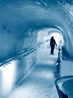 Bild Nr. 2 von Ganztägige private Tagestour: Salzburg zum Dachstein Gletscher+Gosausee Aktivität in Gmunden, hochgeladen vom Anbieter
