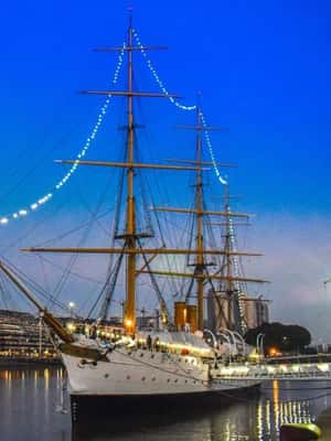 kuva n.2/Buenos Aires Premium -kaupunkikierros katuruoan kanssa aktiviteetista Buenos Aires, jonka toimittaja on ladannut