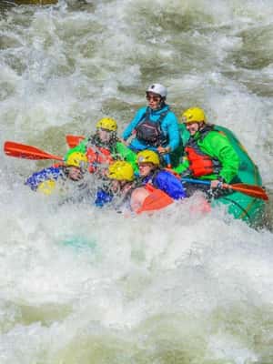 imagem n.2 de Idaho Springs: Rafting em Clear Creek Intermediate Whitewater Rafting atividade em Montanhas Rochosas, carregada pelo fornecedor