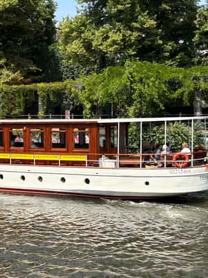 image n.2 of Berlin: 1h Boutiquestyle-Cruise on the Historic HEMINGWAY activity in Berlin, uploaded by supplier